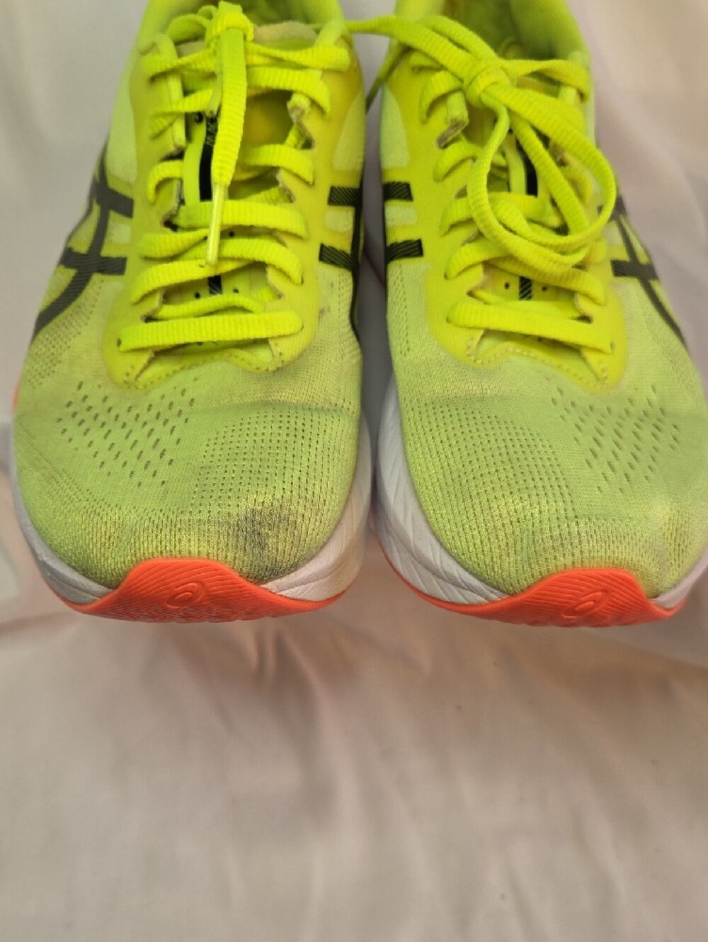ASICS Magic Speed 4 running shoes in the vibrant "Safety Yellow/Black" colorway. - Picture 8 of 9